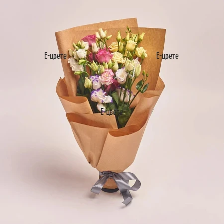 Букет от 5 разноцветни еустоми с доставка от E-cvete.com