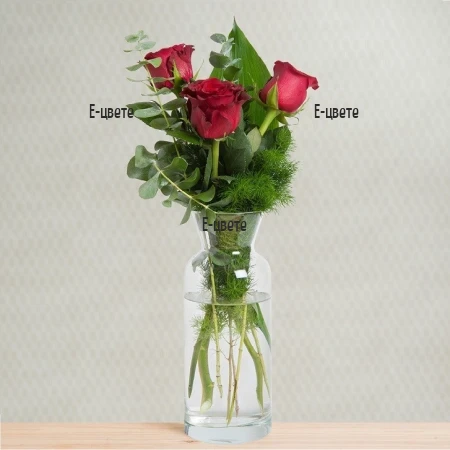 Send a bouquet of 3 red roses - Love