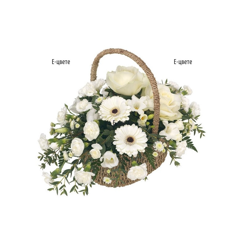 Доставка на кошница с бели цветя и зеленина