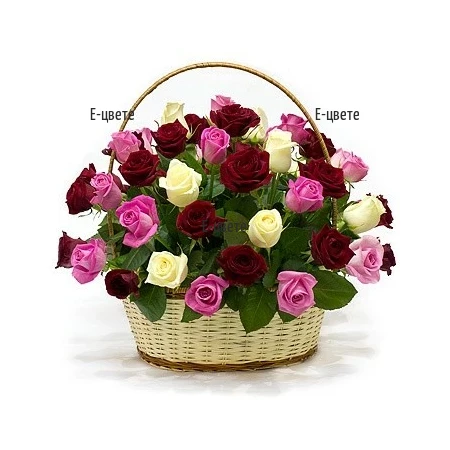 Доставка на кошница с 51 разноцветни рози