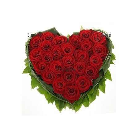 Доставка на романтично сърце от 25 червени рози