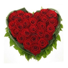 Доставка на романтично сърце от 25 червени рози