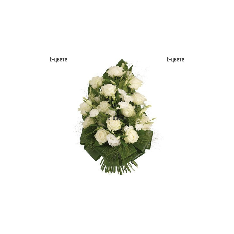 Доставка на траурен венец с бели цветя