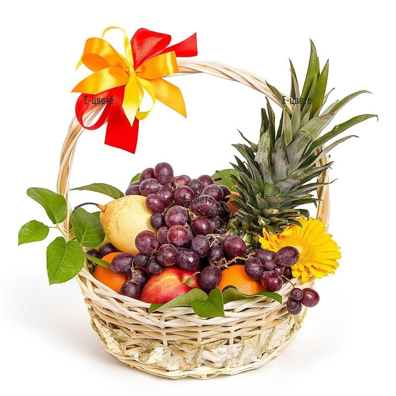 Доставка на кошница с ананас и други плодове