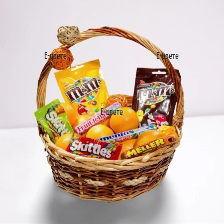 Кошница с плодове и лакомства Фиеста