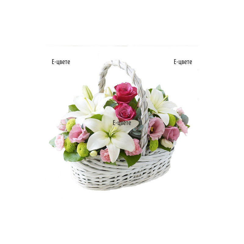 Доставка на кошница с бели и розови цветя в София