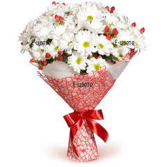 Send a bouquet of white chrysanthemums and decorations.