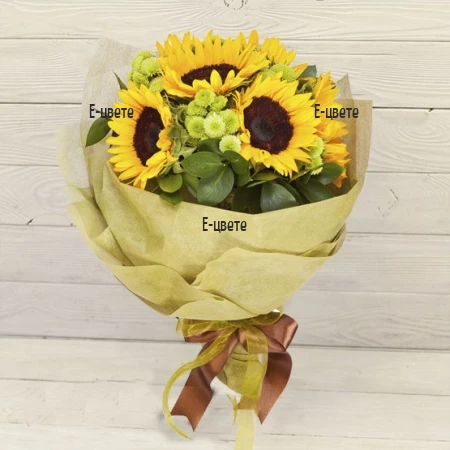 An online order and the delivery of a bouquet of sunflowers and flowers.