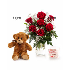 Романтичен подарък от рози и подаръци