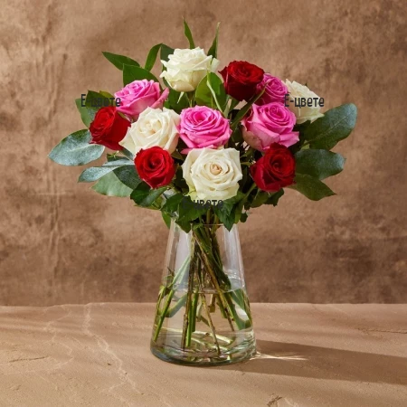 Send flowers with courier - a romantic rose bouquet