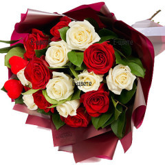 Доставка на романтичен букет от бели и червени рози
