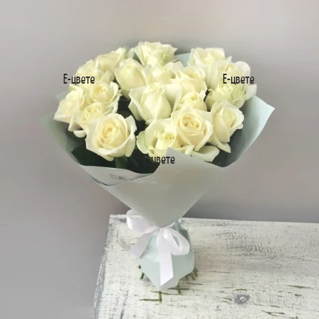Онлайн поръчка на букет от 19 бели рози
