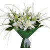 Поръчка на букет от бели цветя и зеленини