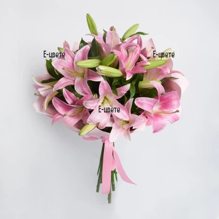 Order and delivery to Bulgaria a bouquet of lilies Perfume