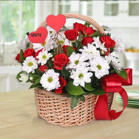 Online order of a basket of roses and chrysanthemums