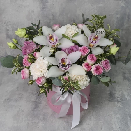 Send a luxury box with pink roses