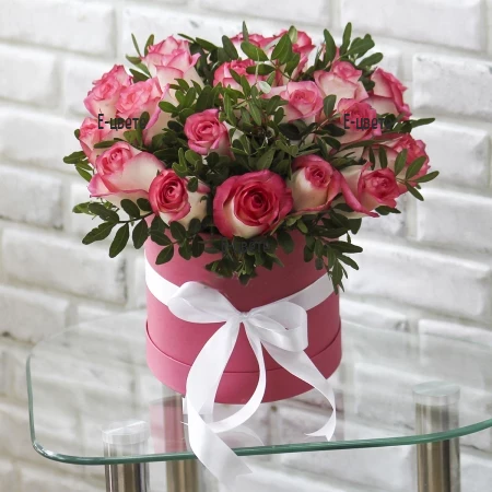 21 pink roses in a round box