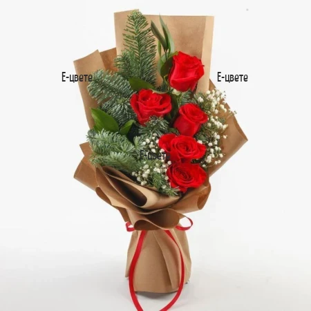 Букет от 5 рози и коледна декорация