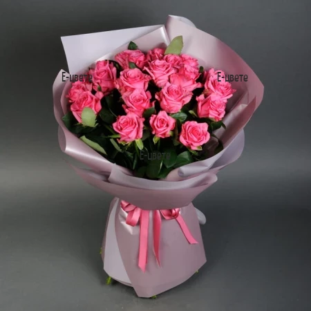 Delivery by courier of a bouquet of 25 pink roses to Varna