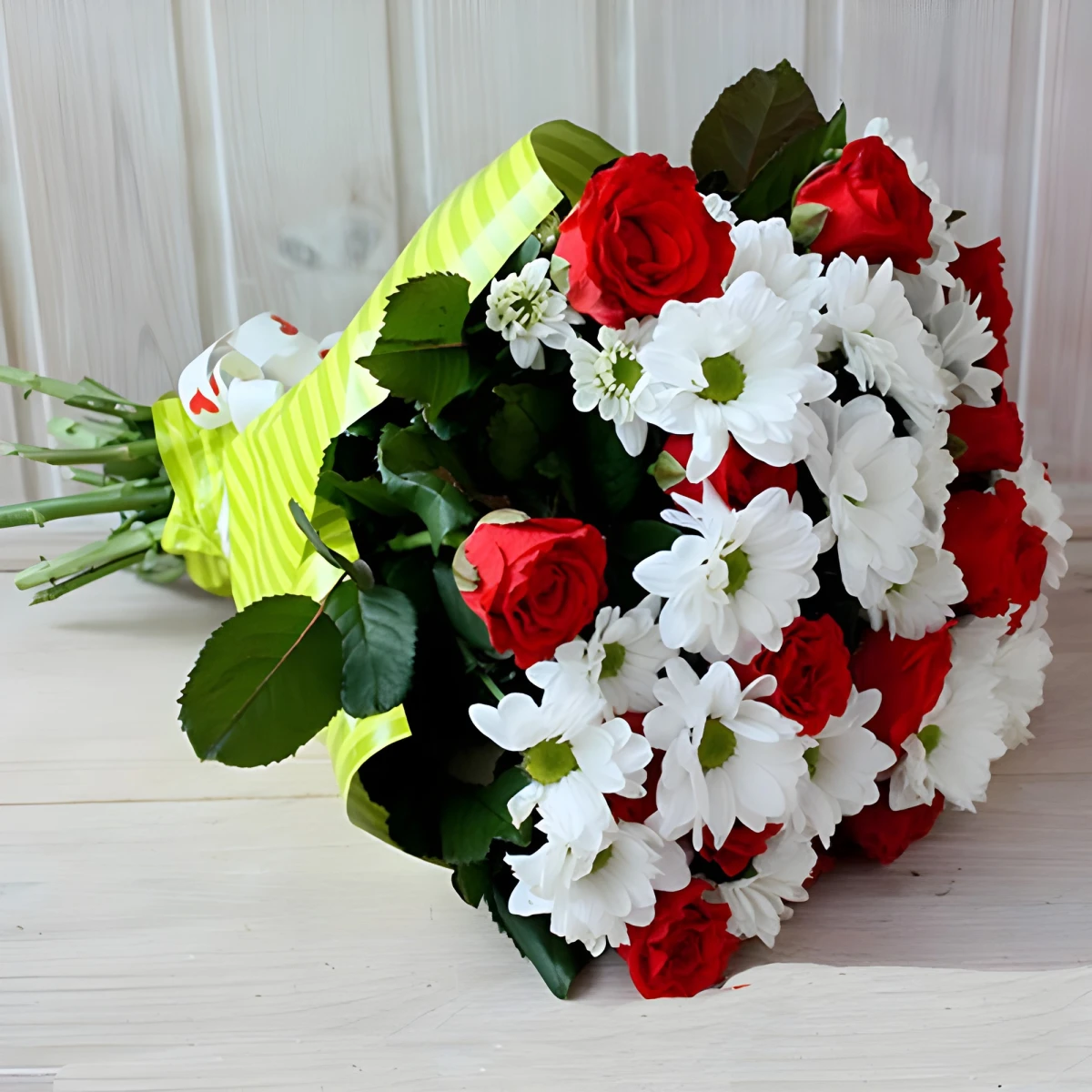 Bouquet of 11 roses and 6 chrysanthemums Sofia | E-cvete.com