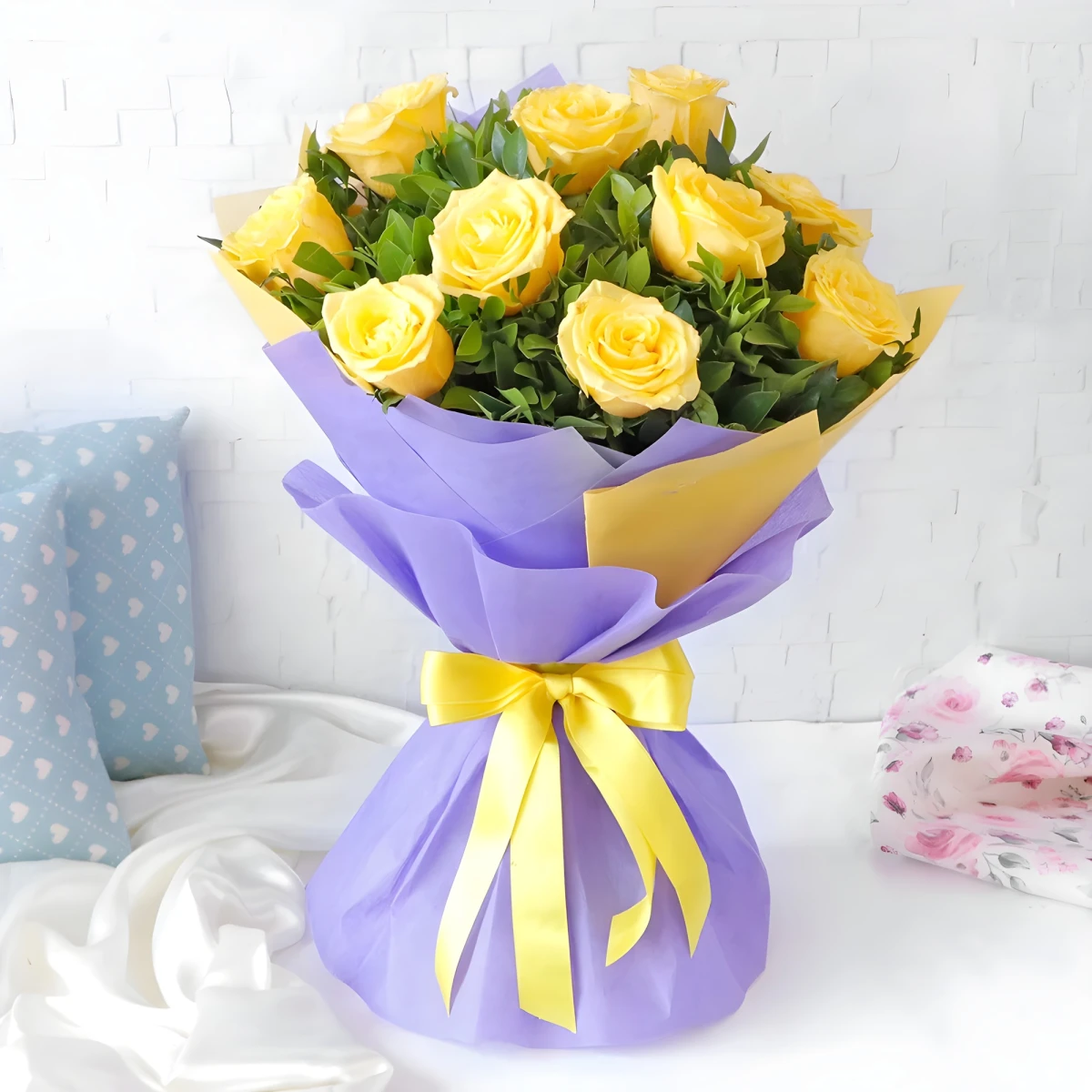 Send a bouquet of 11 sunny roses