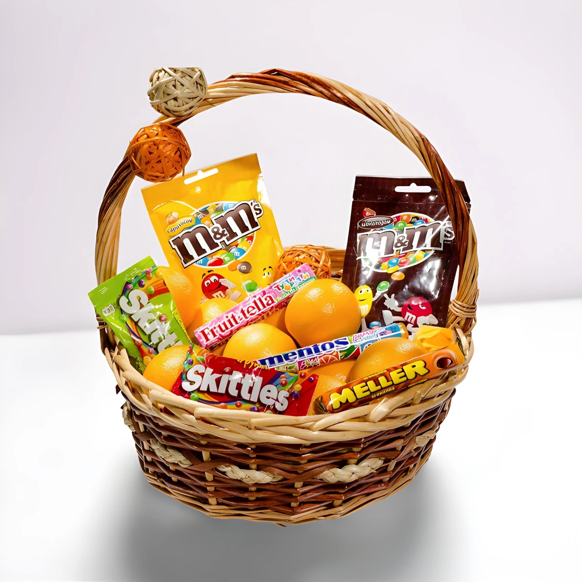 Send a basket with fruits and sweets - Fiesta