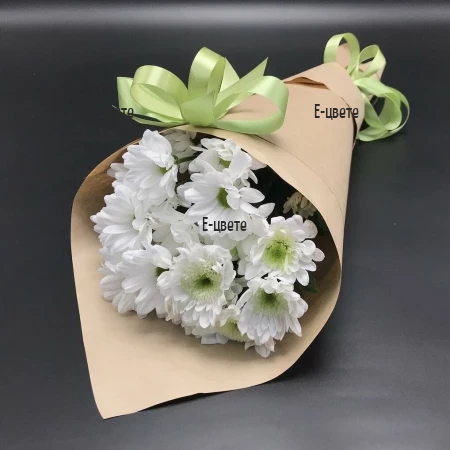 Send a bouquet of flowers and decoration.