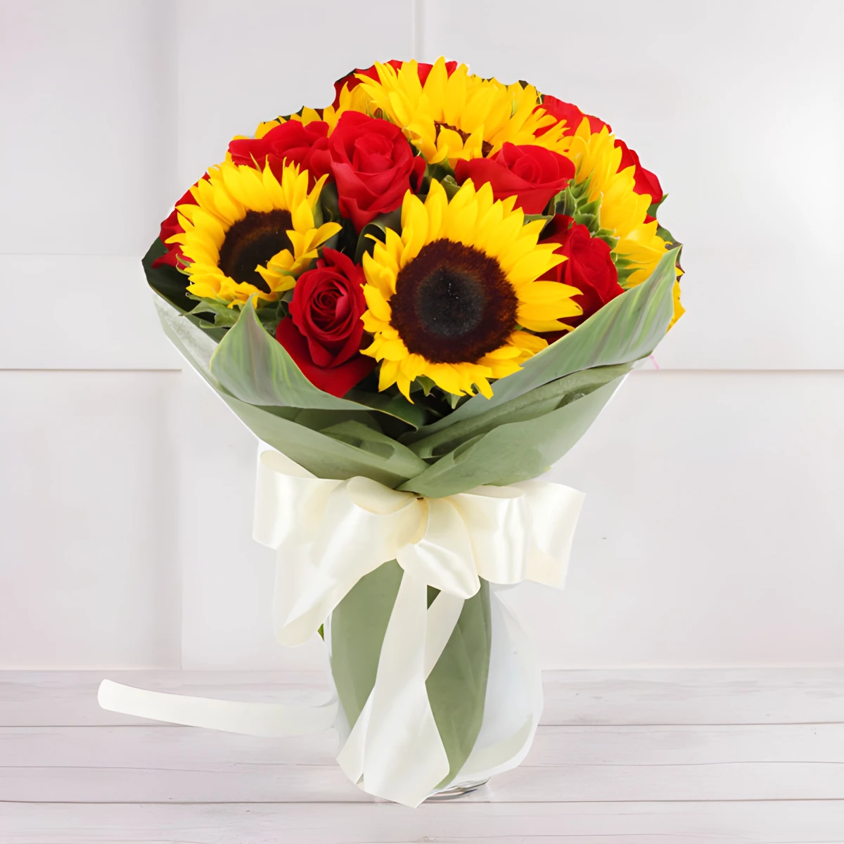 Send bouquet of sunflowers and roses to Bulgaria