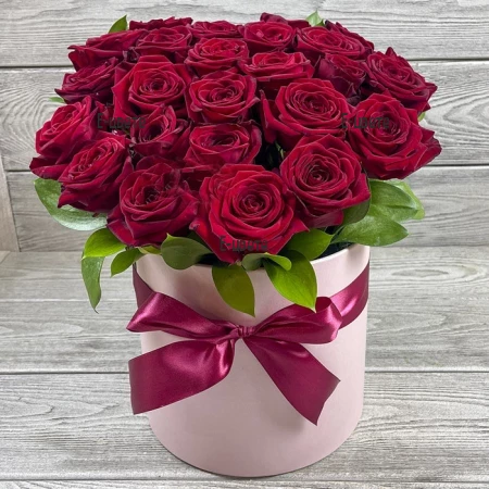 Delivery of 25 red roses in a box to Bulgaria