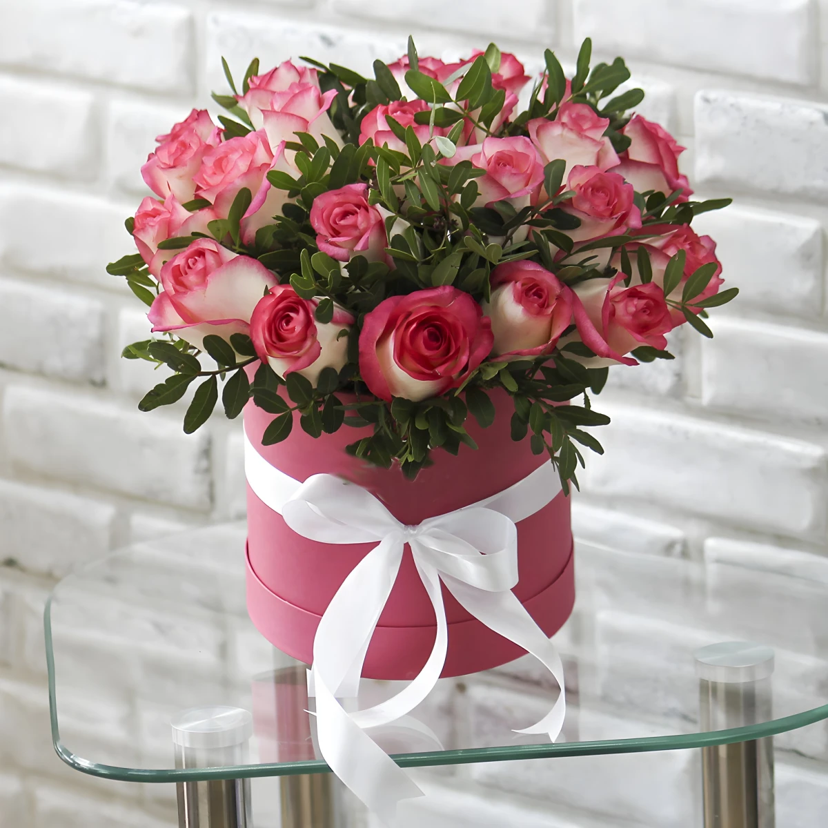 21 pink roses in a round box