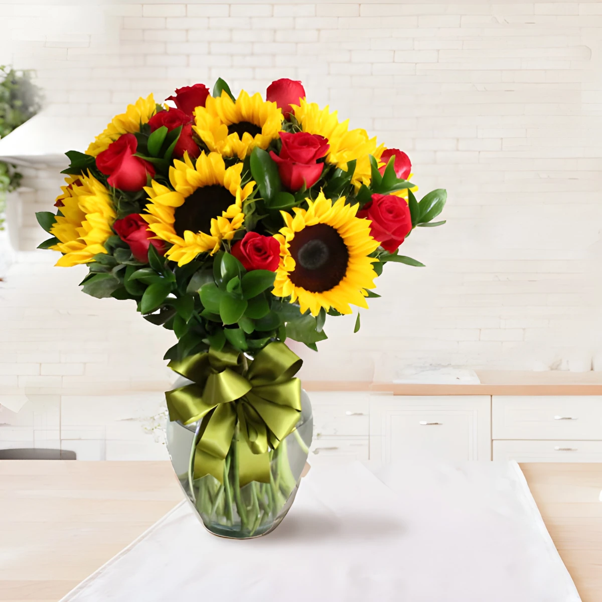 Send to Bulgaria bouquet of roses and sunflowers