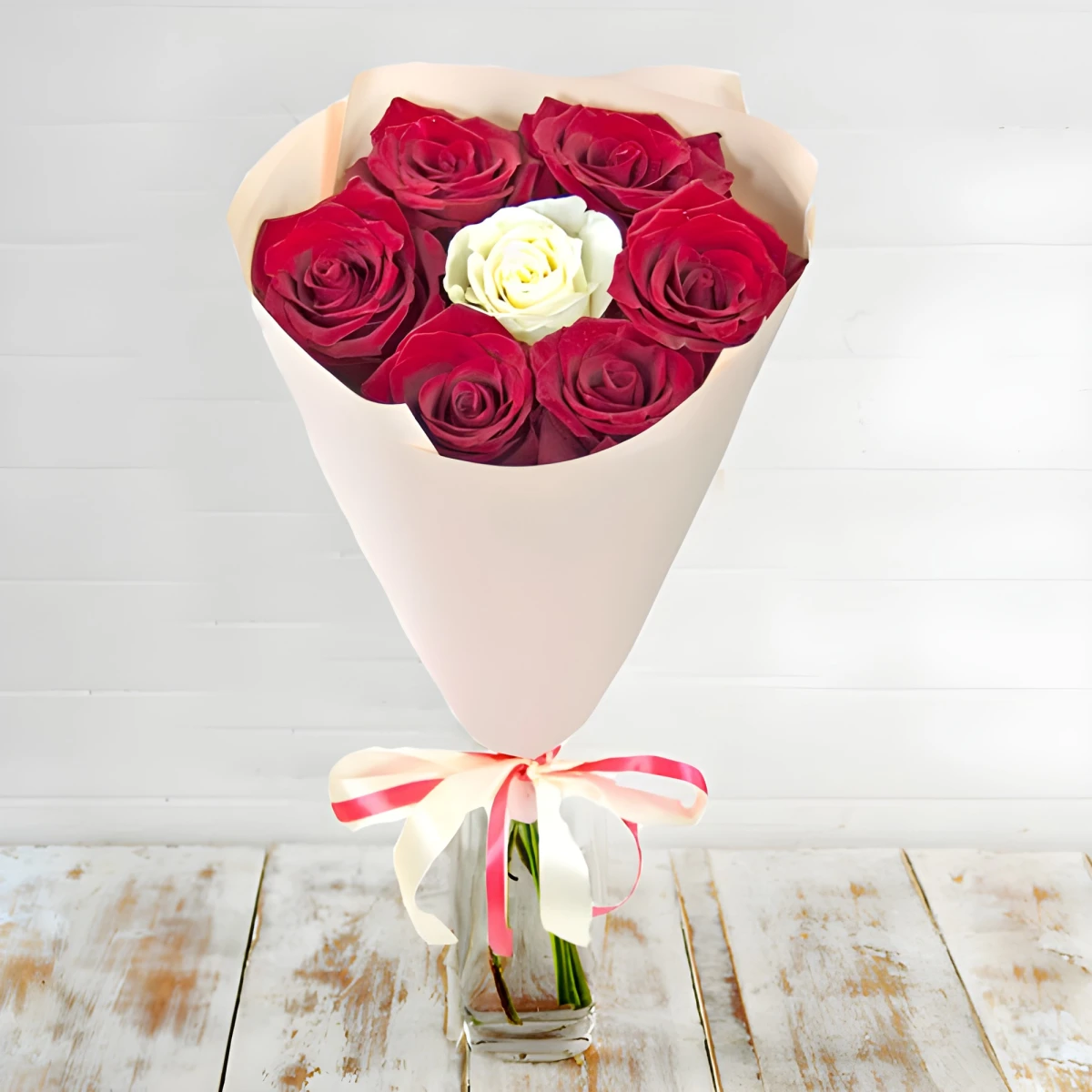 Send bouquet of 7 roses to Bulgaria