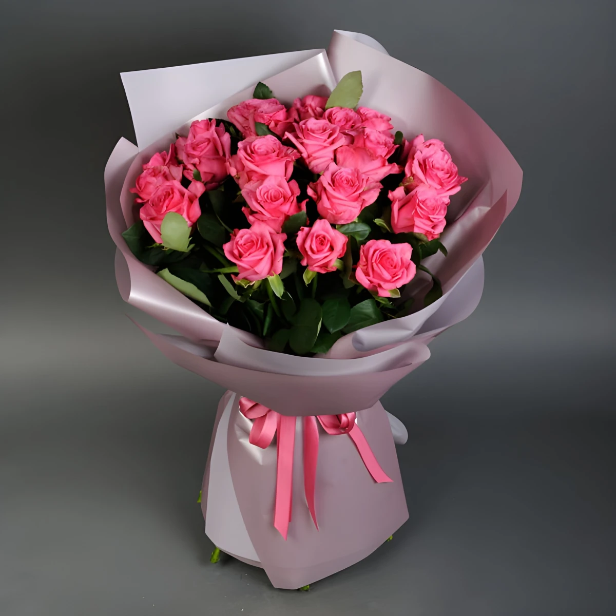 Delivery by courier of a bouquet of 25 pink roses to Varna
