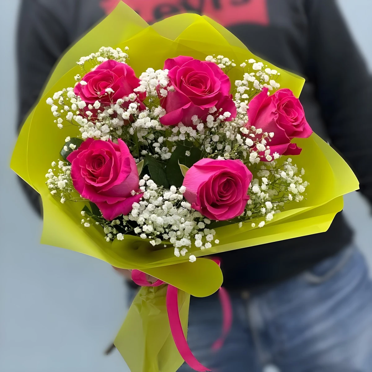 Bouquet delivery of 5 pink roses and gypsophile with courier