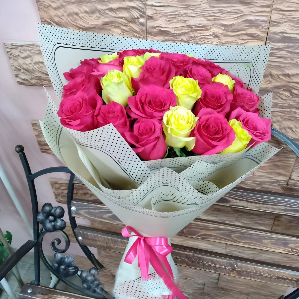 Доставка с куриер в Русе на букет от 31 рози