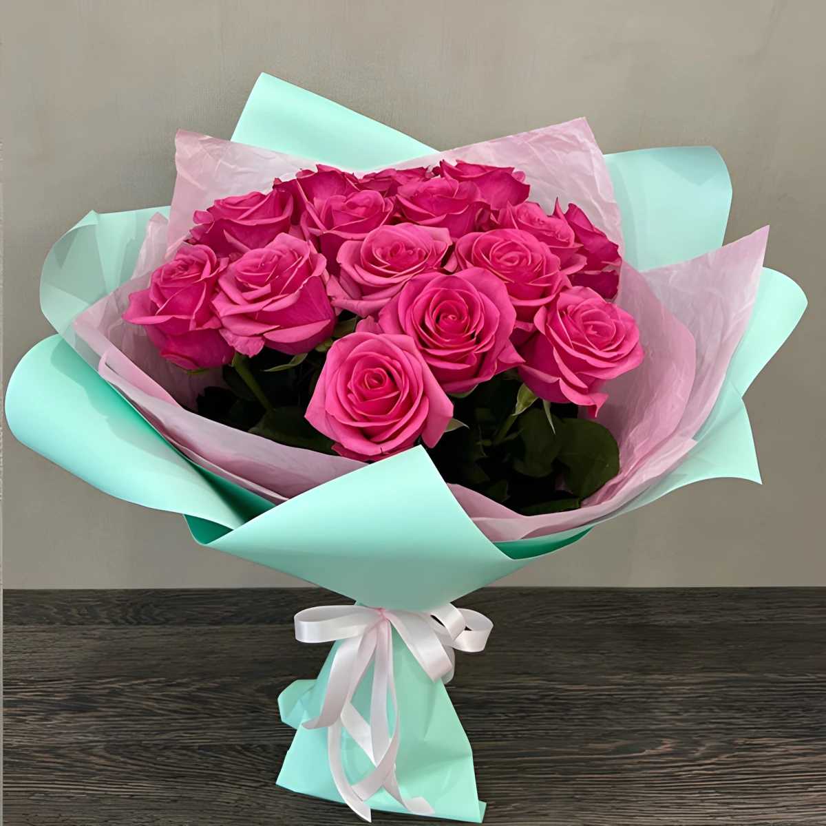 Order online a bouquet of 15 Pink Roses