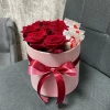 Рози и бонбони в кутия